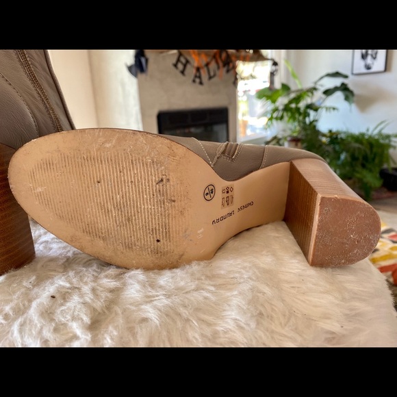 Chinese Laundry Cool Kid Booties. - Picture 5 of 6